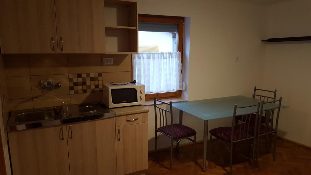 M&M Apartman Tiszafured Bagian luar foto